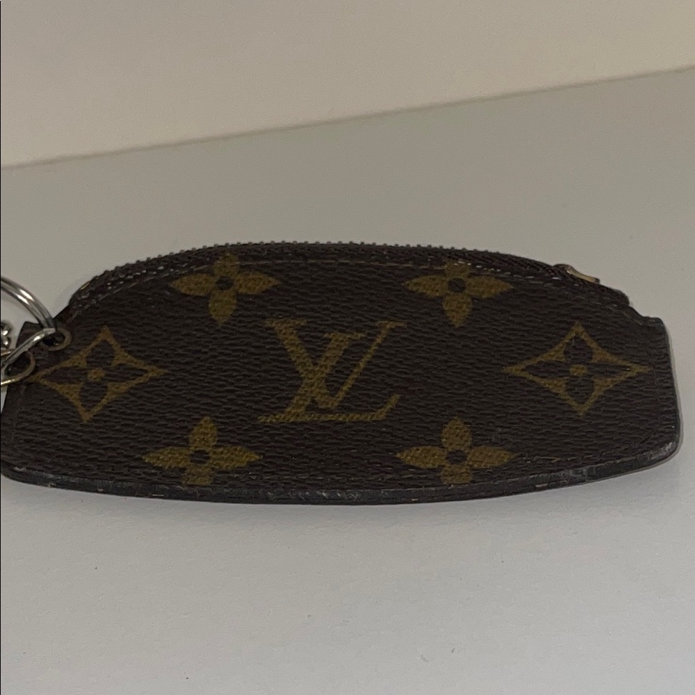 Louis Vuitton Monogram Key Pouch - Picture 16 of 16